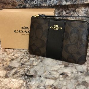 Coach Wristlet 🚨MAKE A REASONABLE OFFER! 🚨